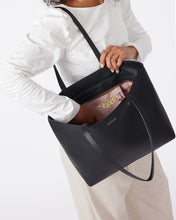 Saben Tilbury Shoulder Bag Black & Chain Print